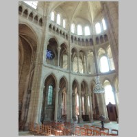Soissons, photo Pierre Poschadel, Wikipedia, south transept,2.jpg